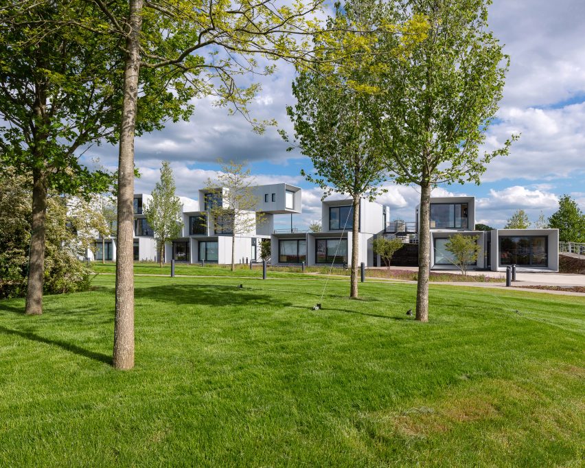 dyson-institute-wilkinsoneyre-wiltshire-england-student-housing-prefabricated-modular-architecture_dezeen_2364_col_9-852x682